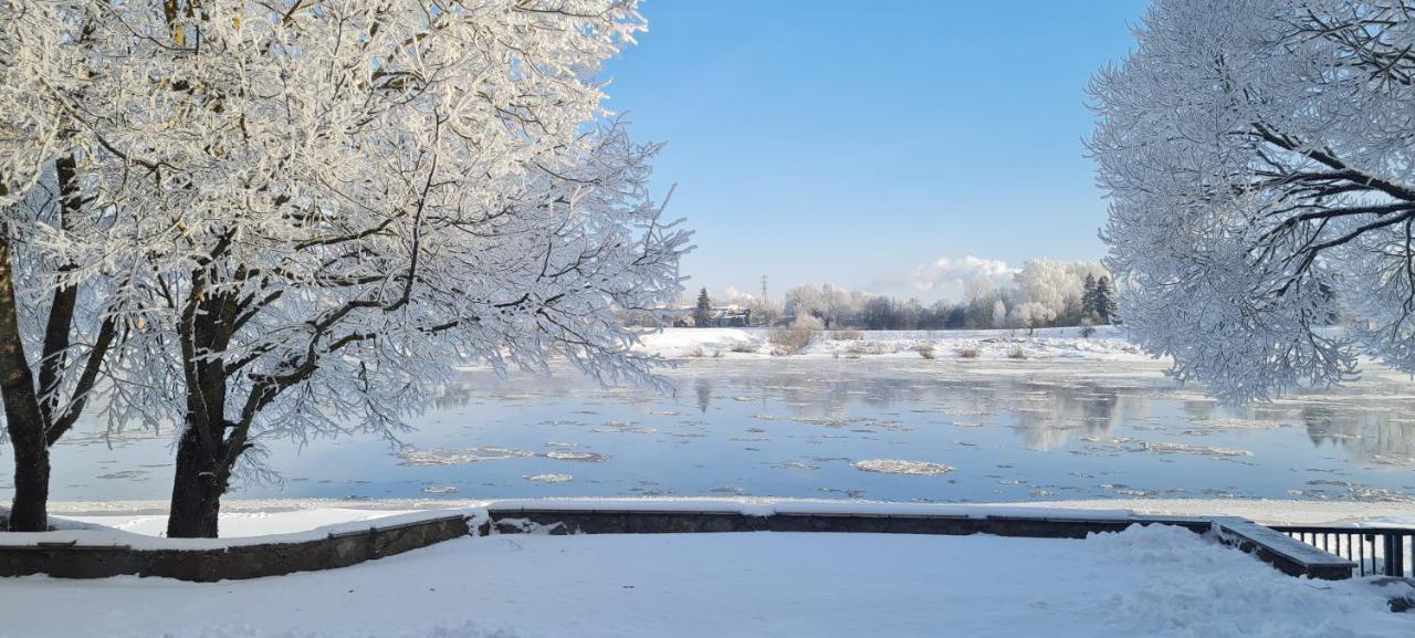 Daugavkrasti Hotel Jēkabpils エクステリア 写真
