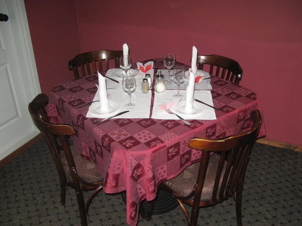 Daugavkrasti Hotel Jēkabpils エクステリア 写真