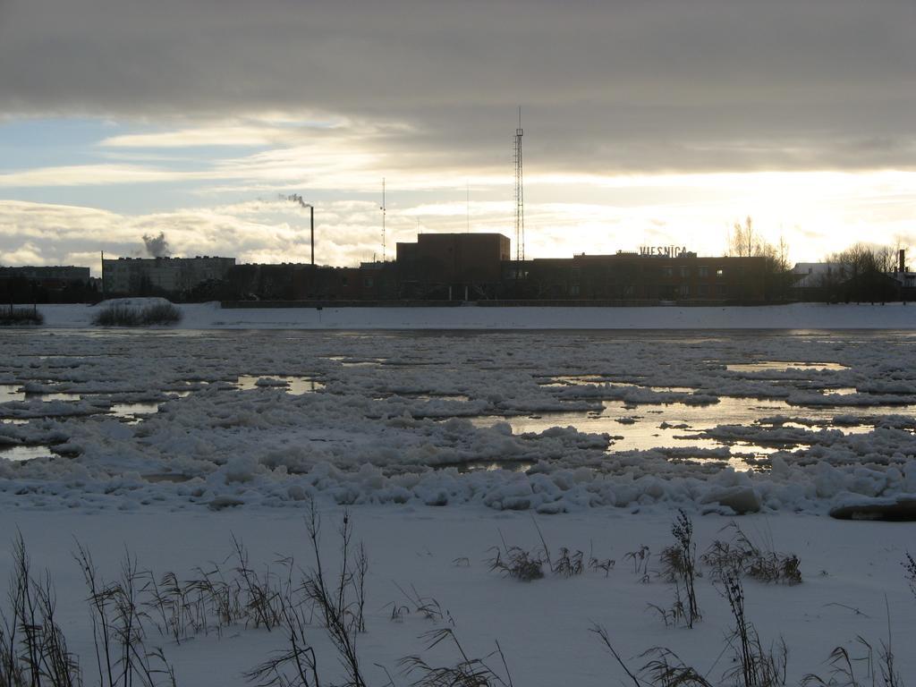 Daugavkrasti Hotel Jēkabpils エクステリア 写真