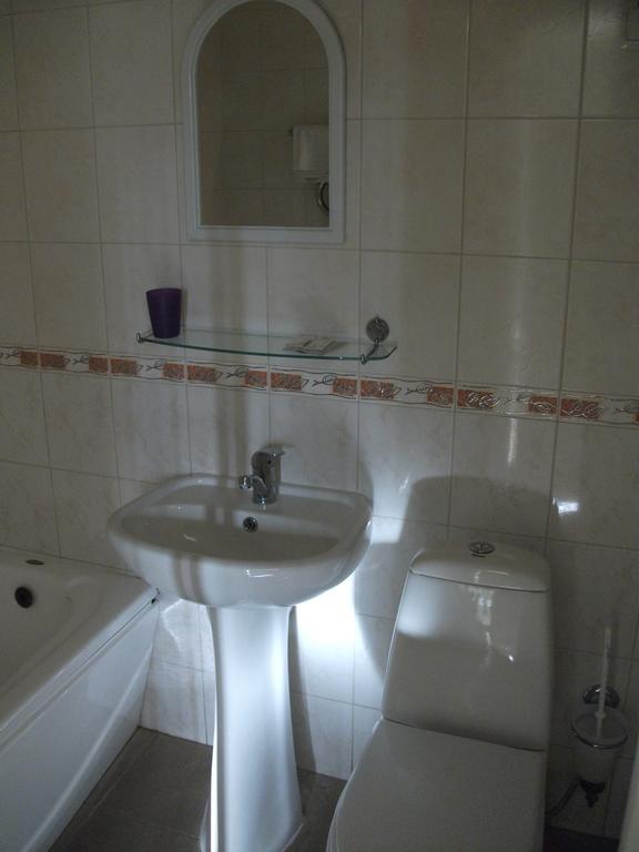 Daugavkrasti Hotel Jēkabpils エクステリア 写真